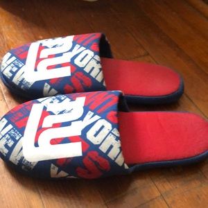 Men’s giants slippers worn once